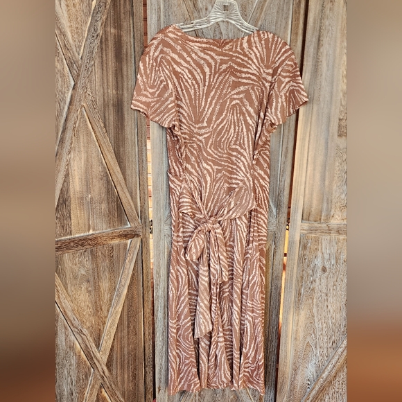 Nine & Co. Ladies Dress - Picture 3 of 4